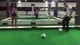 一起来感受一下台球与足球结合的运动