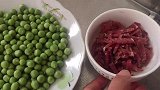 农村丑小鸭简单的生活家常菜，豌豆炒肉实在太诱人了
