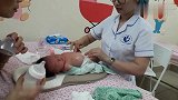 新生儿肠胀气，护士这样子给他按摩，家有宝宝的快来学学