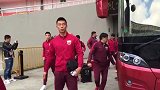 中超-上海上港抵达球场 奥斯卡戴小黑帽谢晖帅气撩发-专题