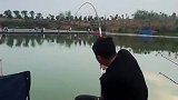 这钱花的值啊，三个大男人差点没拉上来