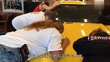 外国最“疯狂”的比赛，亲吻汽车50小时，车就归你了！