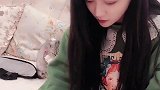 看到自己的生日礼物，小姐姐的眼神已经生无可恋！