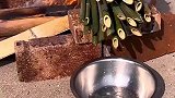 七旬祖父母为孙女砍竹子，烧竹沥水喝止咳