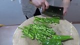 青椒炒鸡蛋好吃有窍门，大厨教你正确做法，清脆爽口下酒又下饭