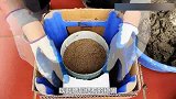 小伙用塑料凳做了一个柴火灶，小巧方便还实用，真是太棒了
