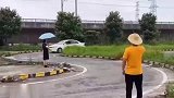 科目二练车遇上“人才”，有这技术你不用来练了！
