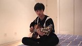 TFBOYS王俊凯吉他弹唱告白气球，小凯唱歌真好听