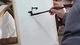 男子用毛笔写鲁迅，倒过来看瞬间惊艳