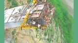 云南四川的交汇大峡谷，正在修大桥，工程师们百多米高空修建