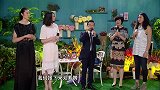 以为导播切了画面，郎平和女排队员瞬间画风突变，淑女秒变女汉子
