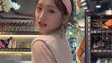 粉色连衣裙清新甜美，符合小姐姐娴静迷人的气质