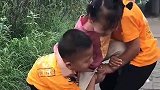 妹妹要骑大马，哥哥们为了满足妹妹，把手给妹妹骑