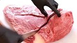 这是日本最贵的神户牛肉，学徒直接不敢切。