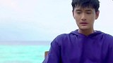 他是容嬷嬷的儿子，出道14年一直不温不火，妻子却越来越红