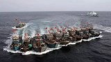 外国军舰闯入 被中国5艘渔船重重包围 扭转局势