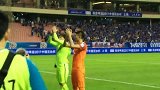 中国足协杯-17赛季-王大雷戴琳单独谢场申花球迷  蓝魔高呼大雷回家-新闻
