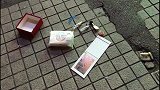 天空突然飘下数件女士用品，路人险遭殃！