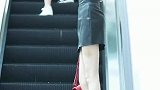 美女腿上那块淤青好明显