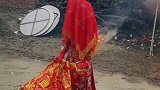 这是什么地方的婚俗，新娘过门还要点火，网友新娘不怕吗