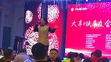 公司最靓的阿姨，舞台上一首《酒干倘卖无》