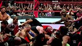 WWE-18年-空中飞狗！慢动作视角看罗门伦斯霸气飞扑-花絮