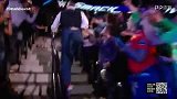 WWE-17年-SD第946期：谢恩追击欧文斯惨遭伏击 连吃突袭炸弹惨不忍睹-花絮
