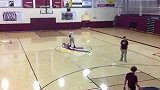 搞笑-20120322-哥们没那个头就别学人家玩灌篮悲剧了吧