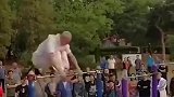 大爷这个身手可以参加比赛了