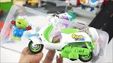 迷你特工队玩具秀：宝露露小跟班小龙的绿色摩托车