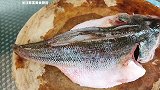 清蒸鲈鱼放料酒和盐就错了，难怪腥味大，肉不嫩，年夜饭家常菜6