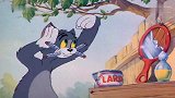 猫和老鼠：汤姆还真是有才，用灯罩和吊椅做的衣服，这衣服真好看