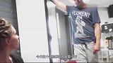 柠檬汁到底有多酸看老外把柠檬汁，挤到眼睛里就知道，网友自作孽
