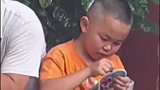 这小小年纪却散发着慈祥的气息