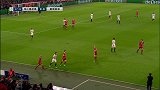 里贝里禁区前沿连晃2人 抡起一脚射太正浪费良机