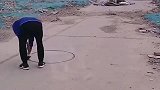 眼前一幕若不仔细看，还真难找出立体画的破绽！