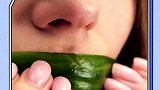 黄瓜的吃法教程来了，看完视频的你学会了吗？快去试试吧