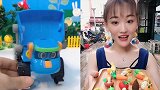 美女直播吃童年零食组合，一口超过瘾，网友：是我向往的生活
