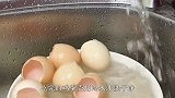 吃鸡蛋剩的鸡蛋壳别丢，教你做一道水晶水果鸡蛋，孩子们可喜欢了