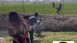 终于见识到了什么是真正的拔河