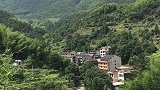 高山上的人家。