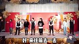 猝不及防的尴尬瞬间，舞台上裤子掉了，这个场面妹子永生难忘