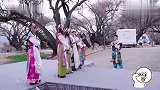 吴宣仪掀开盲盒，被吓得双目瞪圆，秦海璐：让我看看！