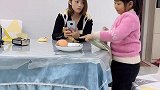 妈妈今天心情不好，给她变个魔术哄哄她！