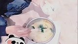 货车司机被困路边9天，村民连续4天骑车送饭