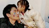 我伸长脖子很久了，就等着哥哥和妹妹急眼呢！好像失算了，哥哥你拿出平时和我急眼的架势出来呀，在妹妹面前啥也不是