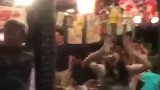 再度扳平日本球迷居酒屋内嗨了 这妹子声音太好听