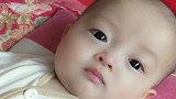 宝宝被妈妈凶了，这委屈巴巴的小眼神，太让人心疼了