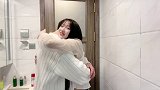 故意假装洗澡和别人打视频看男友反应昊昊 内容过于真实
