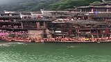 凤凰古城，这种抢鸭子的场面，真的是太壮观了